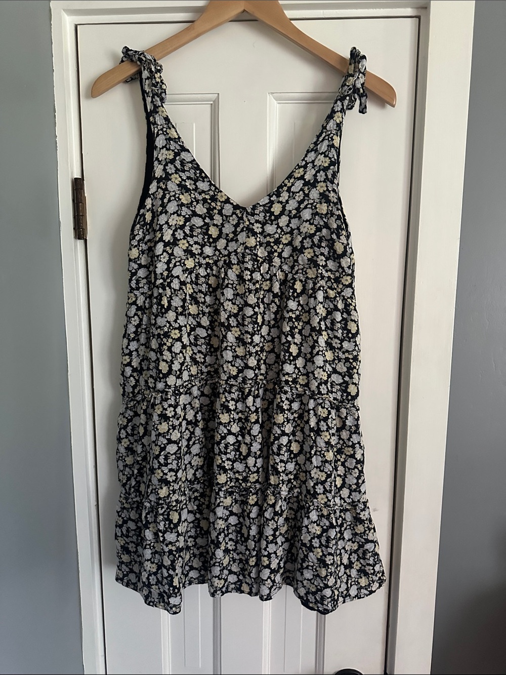 Hollister Floral Tie-Strap Tiered Mini Dress Small